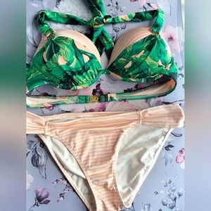 VICTORIA SECRET bathingsuit, push up top size 36B, size M bottoms. MAKE OFFER!!!
